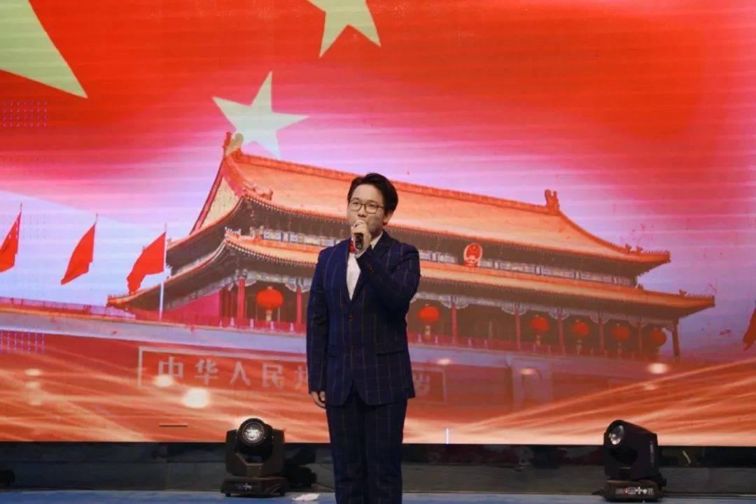 网球运动员营救